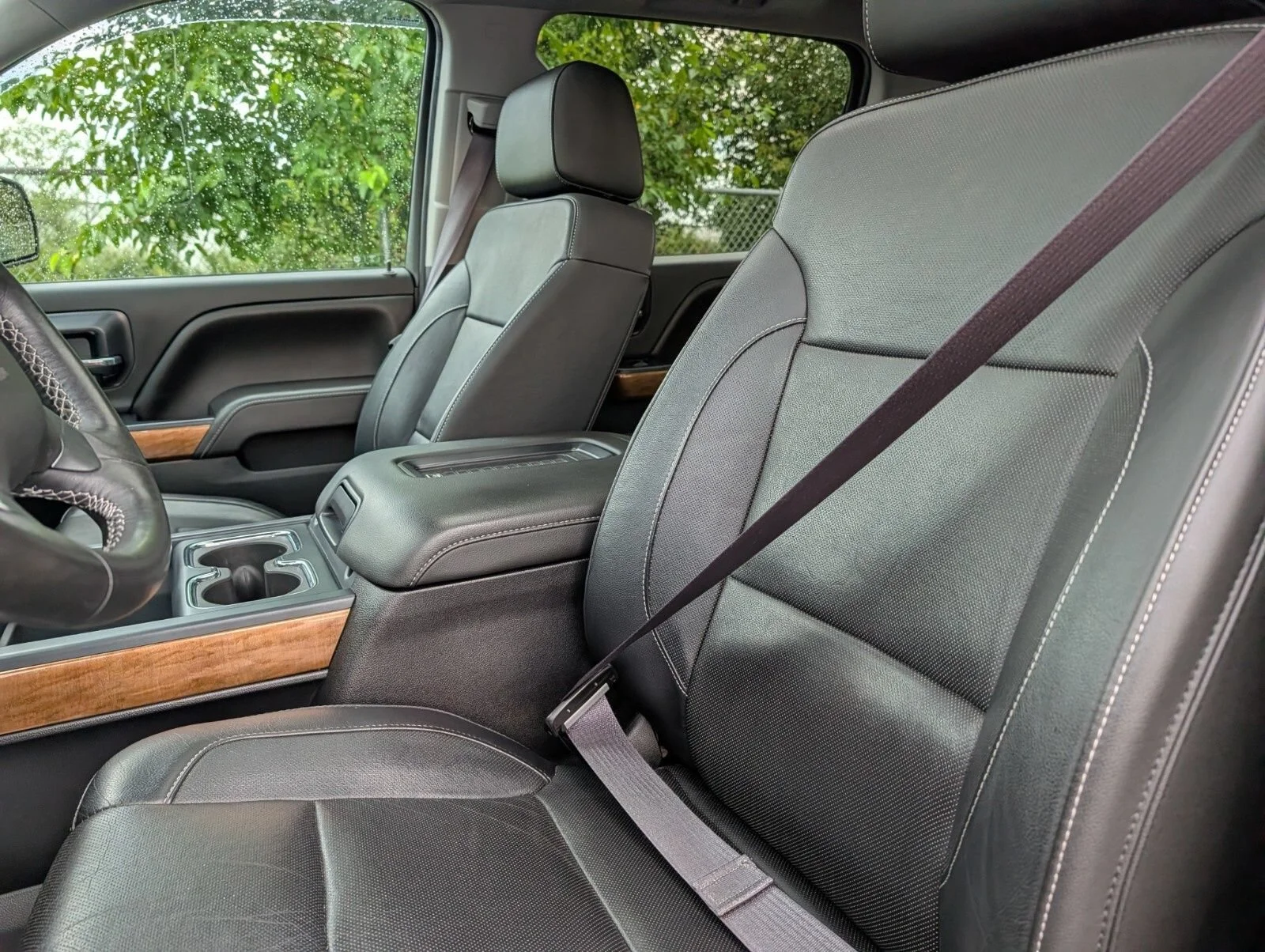 Used 2017 GRAPHITE METALLIC Chevrolet LTZ image 23
