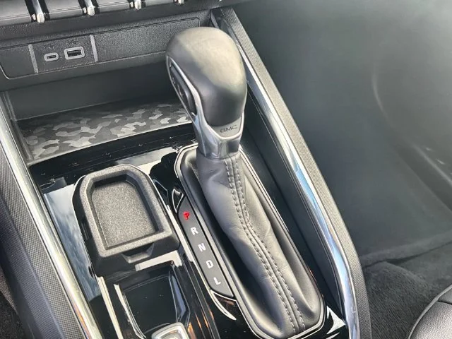 Used 2025 Summit White GMC Elevation image 15