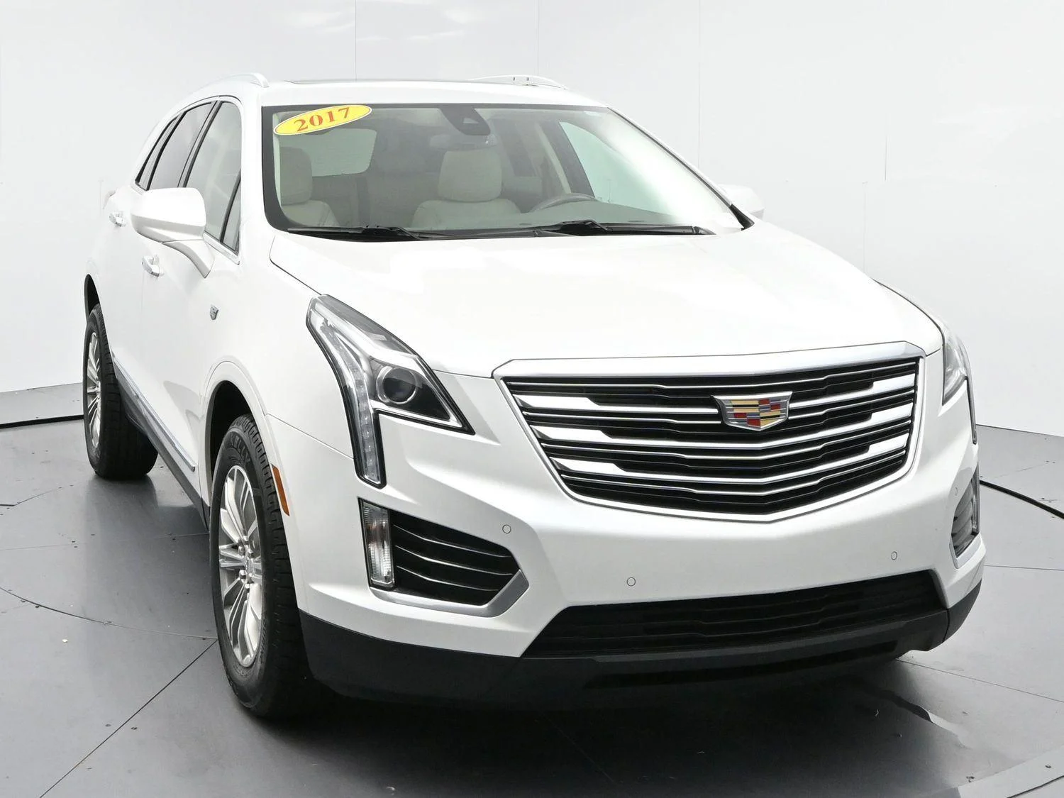 Used 2017 CRYSTAL WHITE TRICOAT Cadillac Luxury FWD image 2
