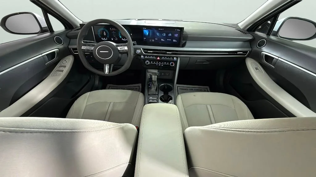Used 2025 Silver Hyundai SE image 29