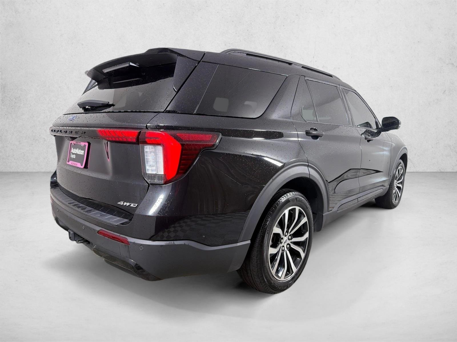 Used 2025 Agate Black Metallic Ford ST-Line image 4