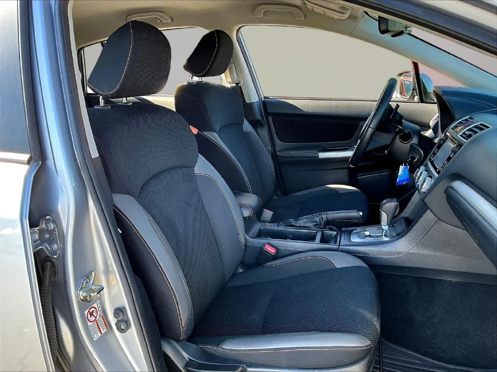 Used 2016 Silver Subaru 2.0i Premium image 29