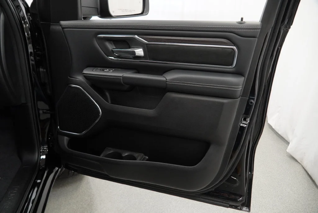 New 2027 Diamond Black Crystal Pearl-Coat Exterior Paint RAM Laramie image 32
