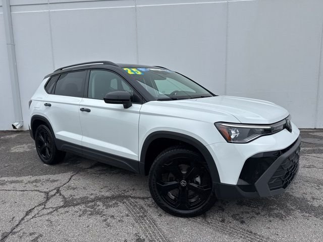 Used 2025 Volkswagen Taos SE Black with VIN 3VV2C7B2XSM006459 for sale in Kansas City