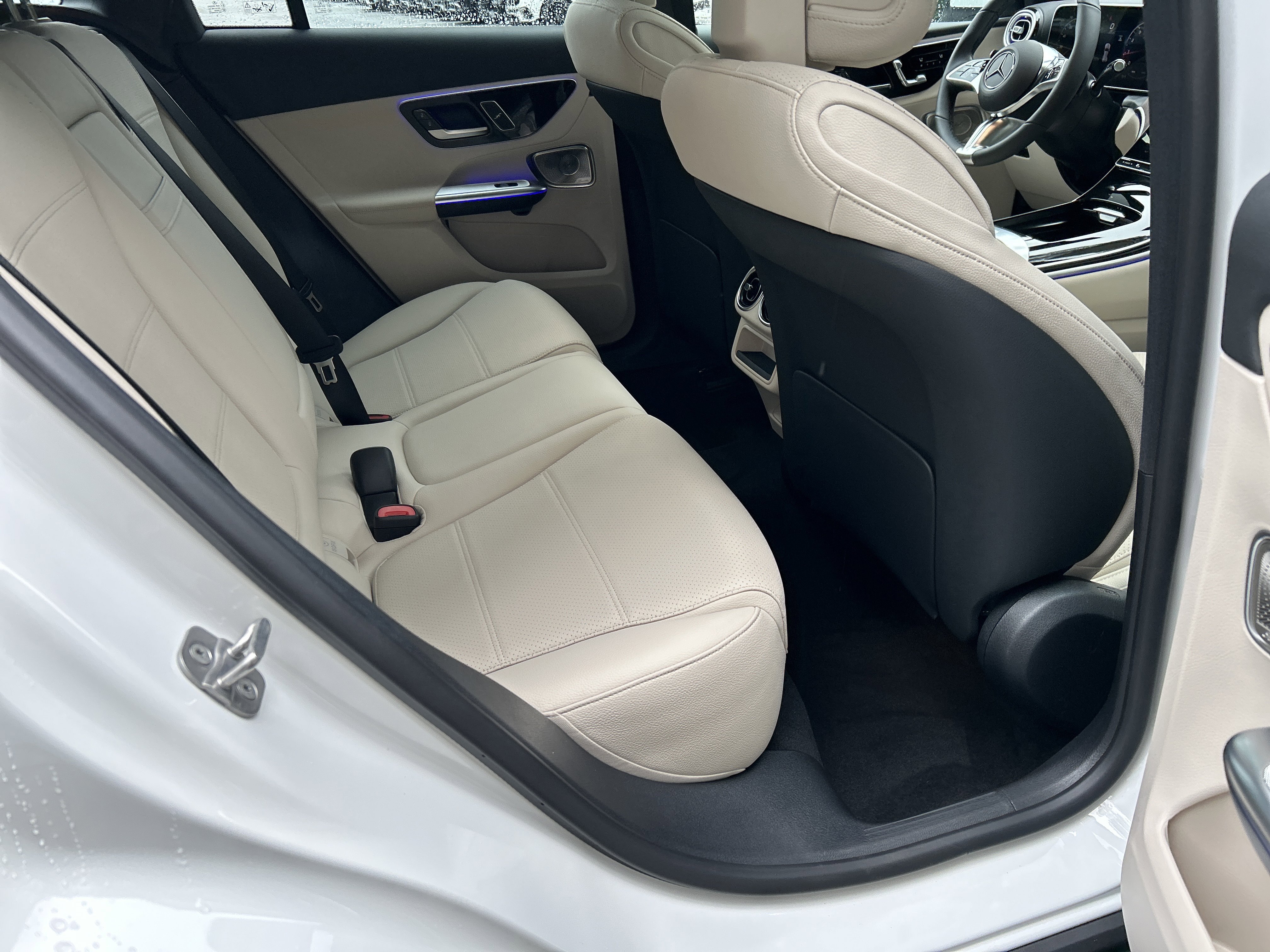 New 2026 MANUFAKTUR Moonlight White Metallic Mercedes-Benz GLC 300 SUV image 39