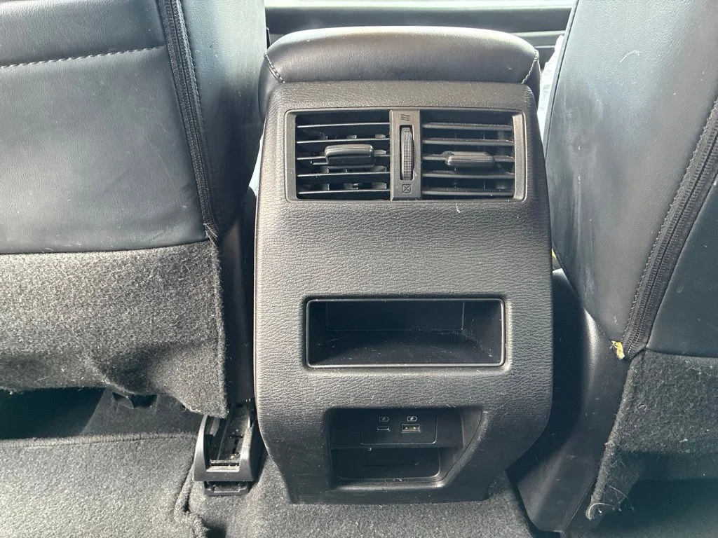 Used 2024 Silver Mitsubishi SE image 19