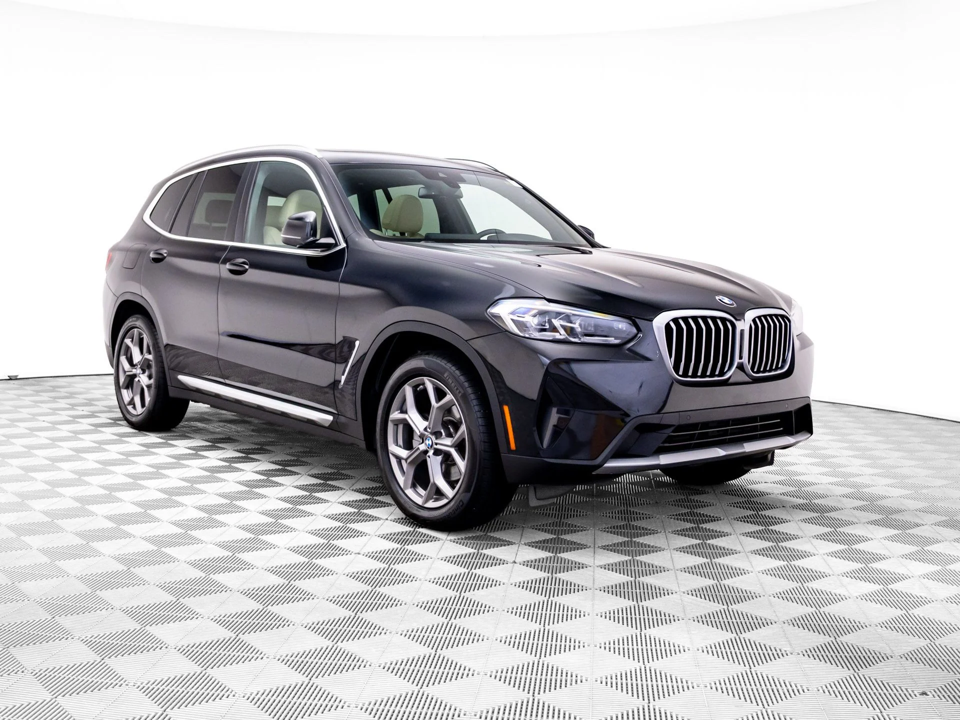 Used 2023 Black BMW xDrive30i image 7