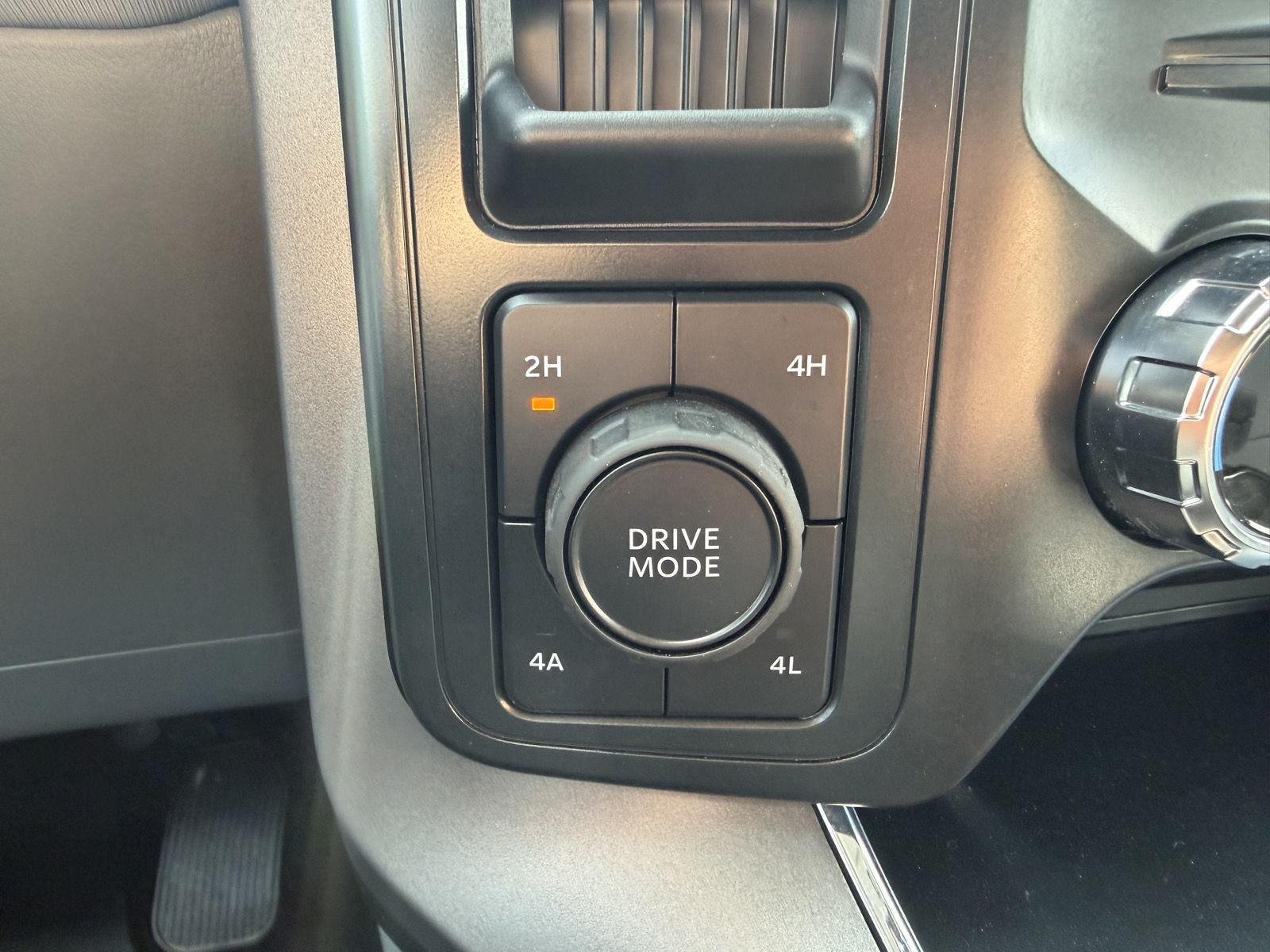 Used 2025 Antimatter Blue Metallic Ford LARIAT image 21