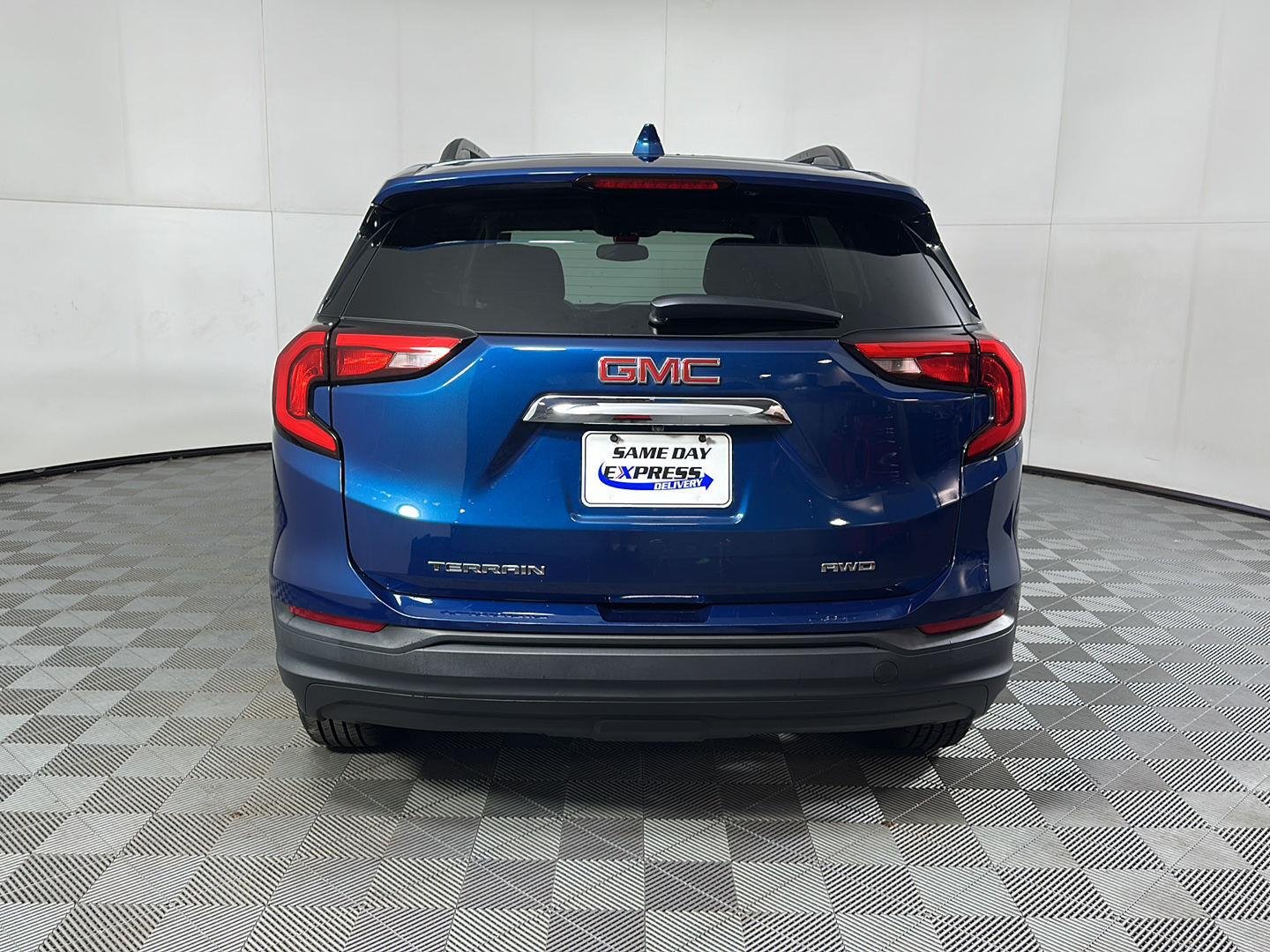 Used 2021 Blue Emerald Metallic GMC SLE image 15