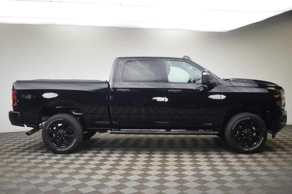 New 2026 Diamond Black Crystal Pearl-Coat Exterior Paint RAM Tradesman image 3