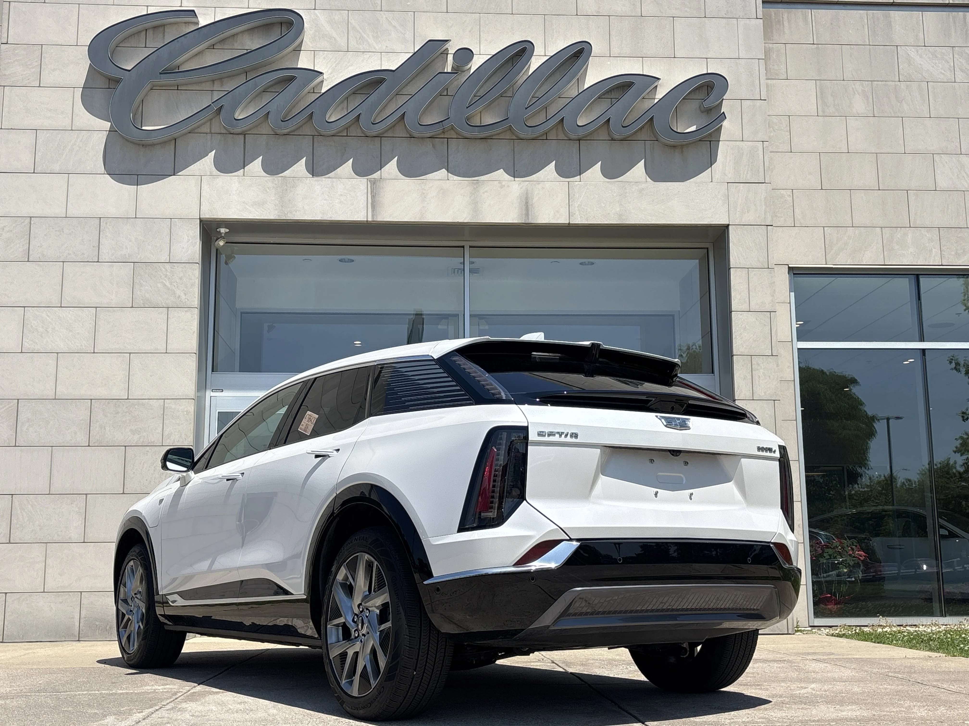 Used 2025 Crystal White Tricoat Cadillac Luxury image 8
