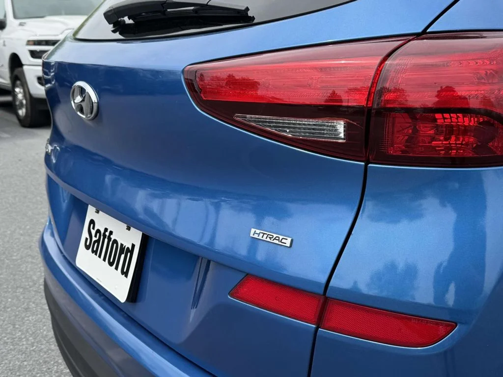Used 2019 Blue Hyundai SE image 8