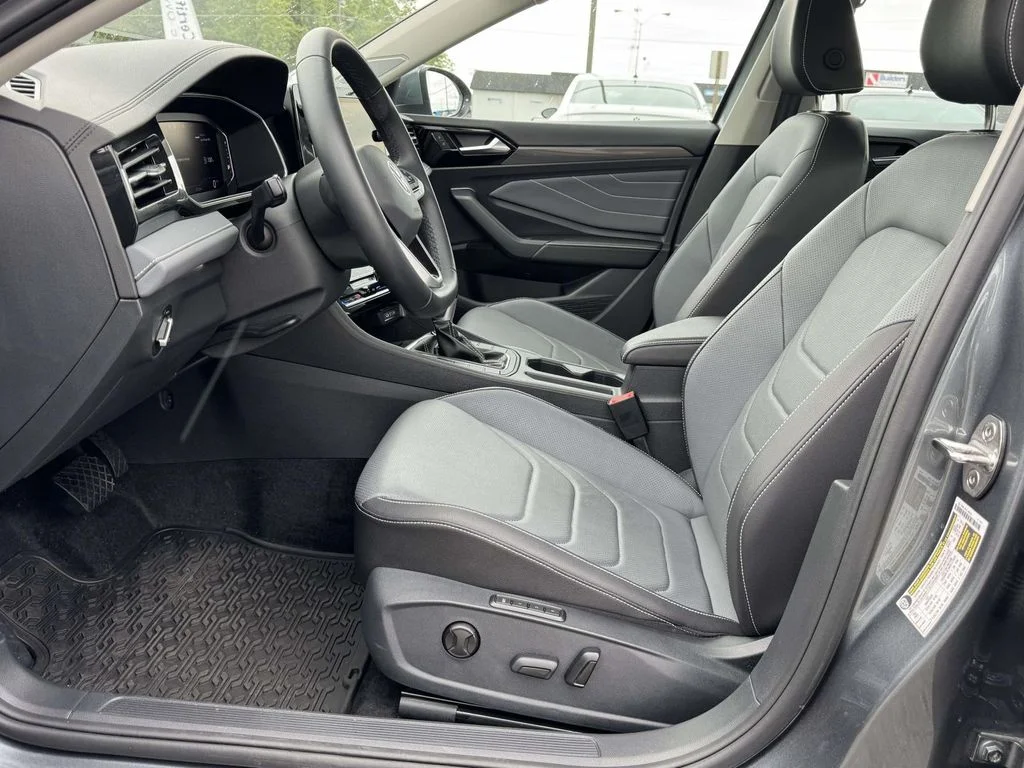 Used 2025 Gray Volkswagen 1.5T SEL image 14