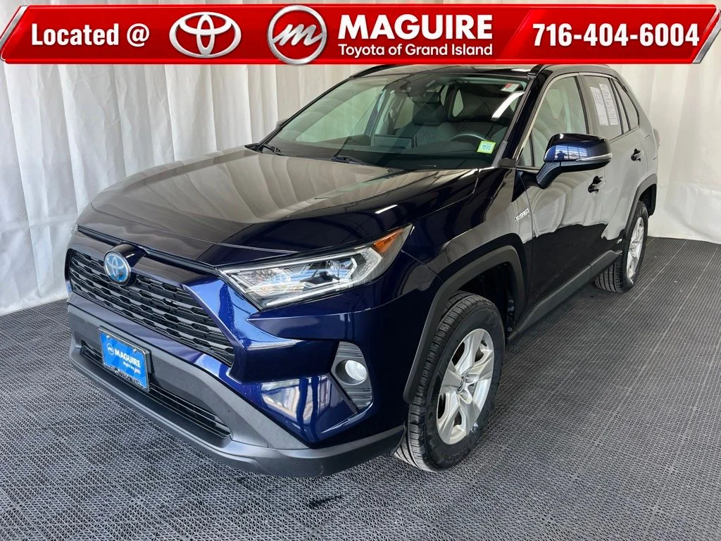 Used 2021  Toyota XLE image 1