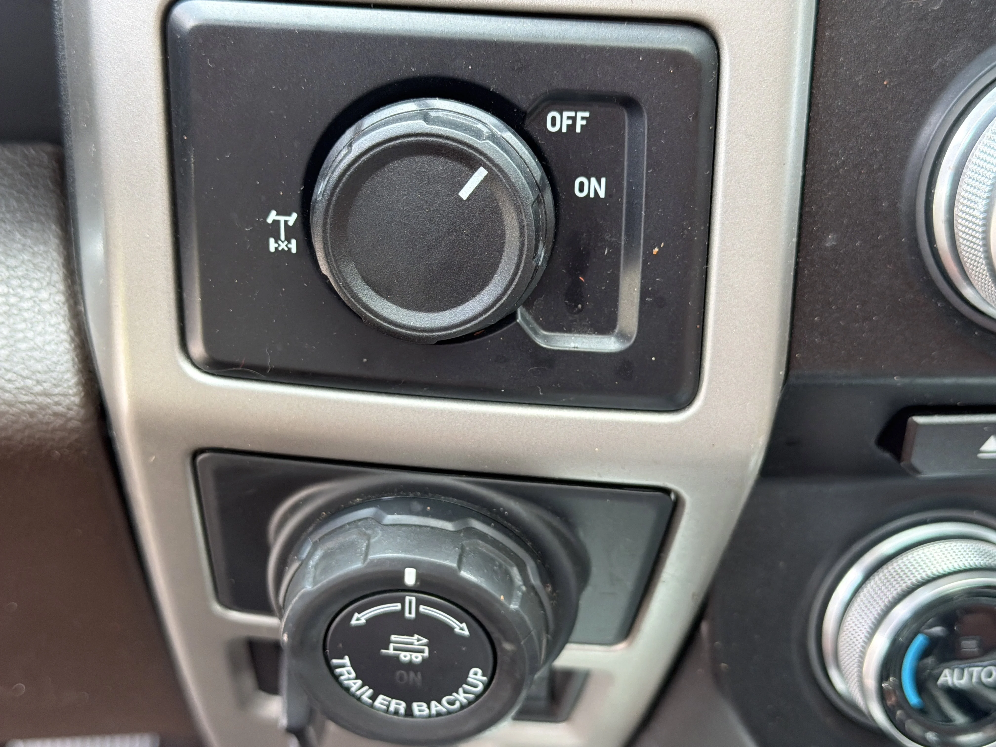 Used 2018 White Gold Ford King Ranch image 28