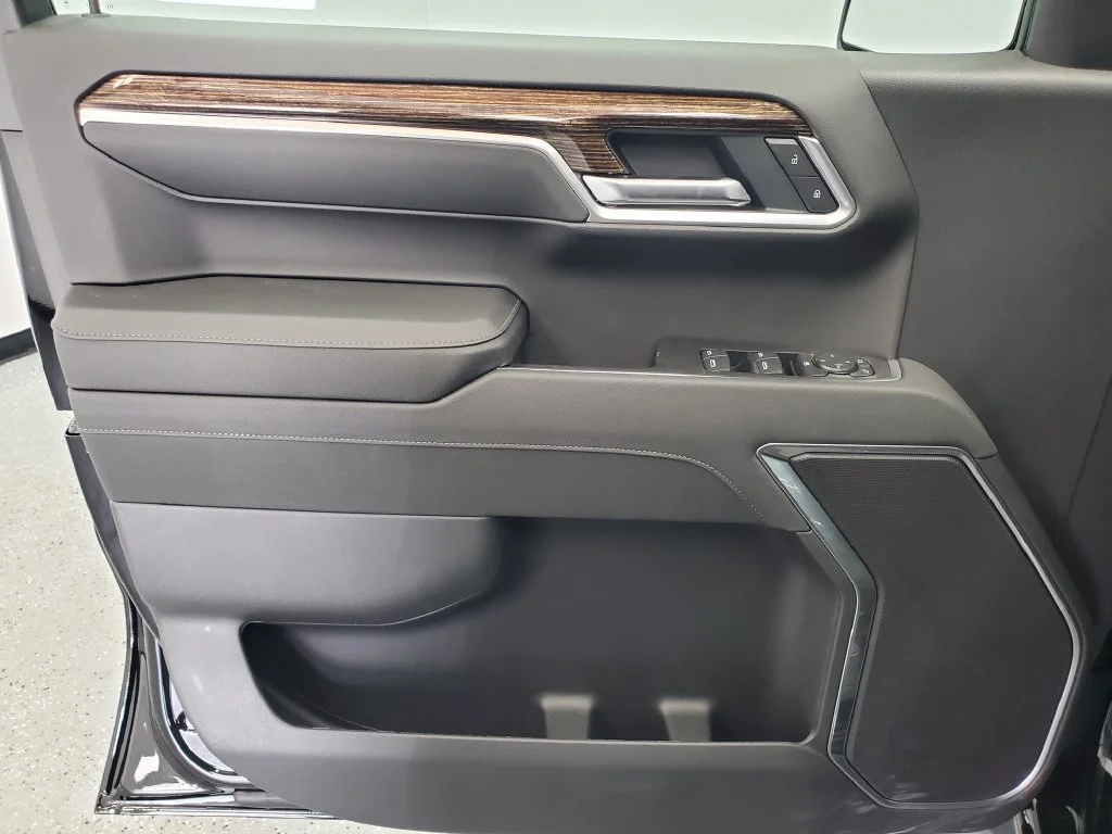 New 2026 Onyx Black GMC Elevation image 21