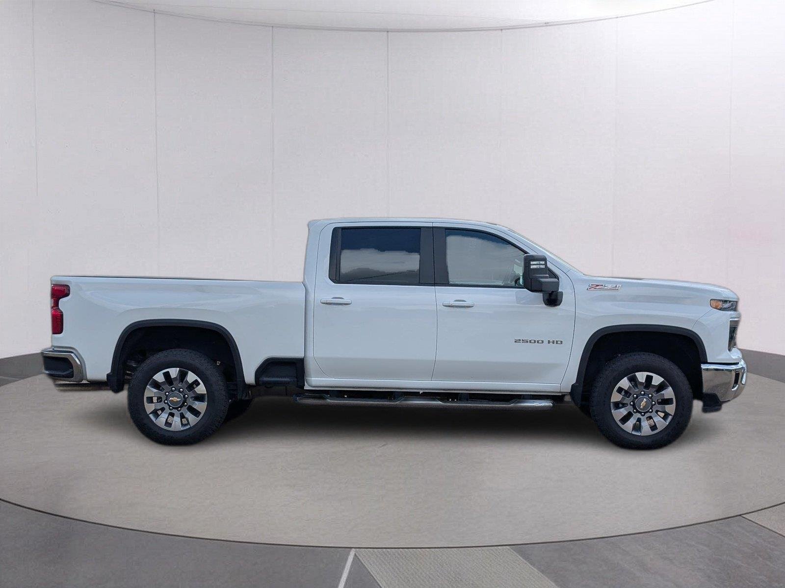 Used 2026 Summit White Chevrolet LT image 8