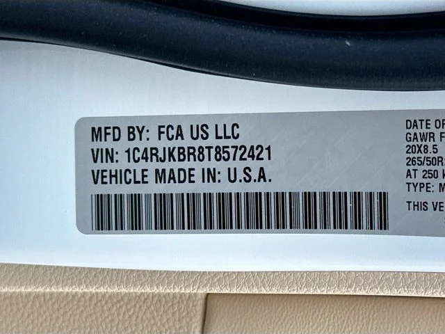 New 2026 Bright White Clear-Coat Exterior Paint Jeep Limited image 22