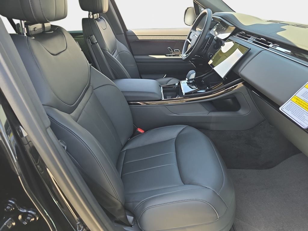 New 2026 Santorini Black LAND ROVER Dynamic SE image 10