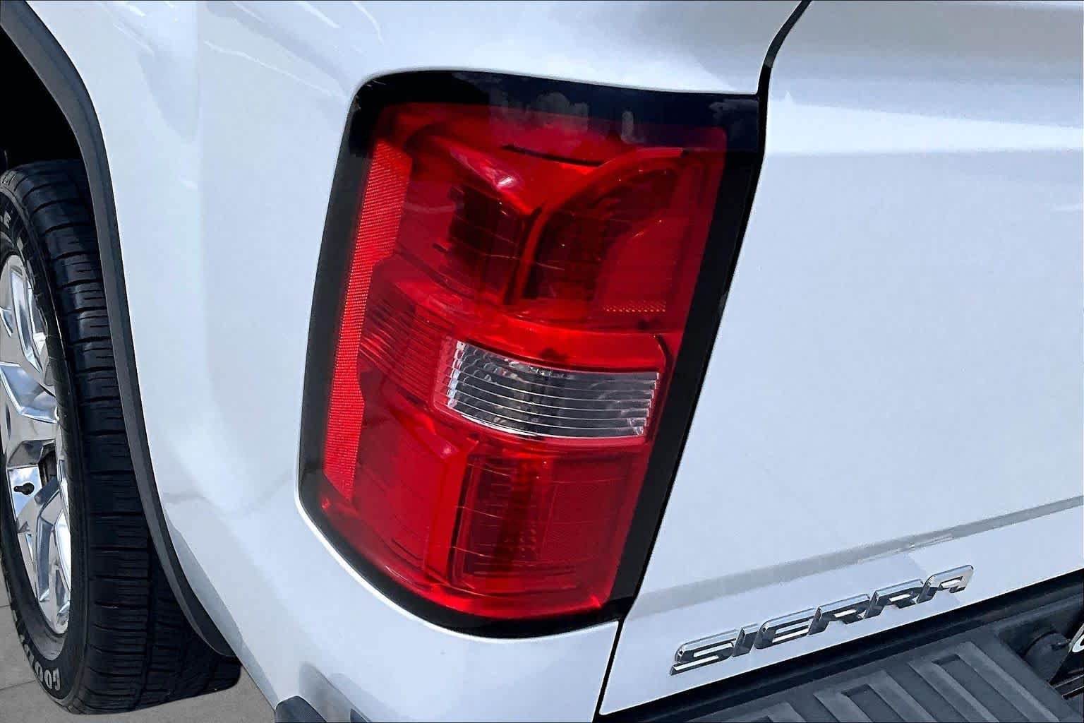 Used 2014 Summit White GMC SLE image 26