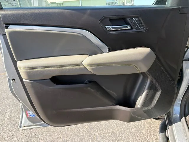 Used 2025 Gray Chevrolet ZR2 image 15