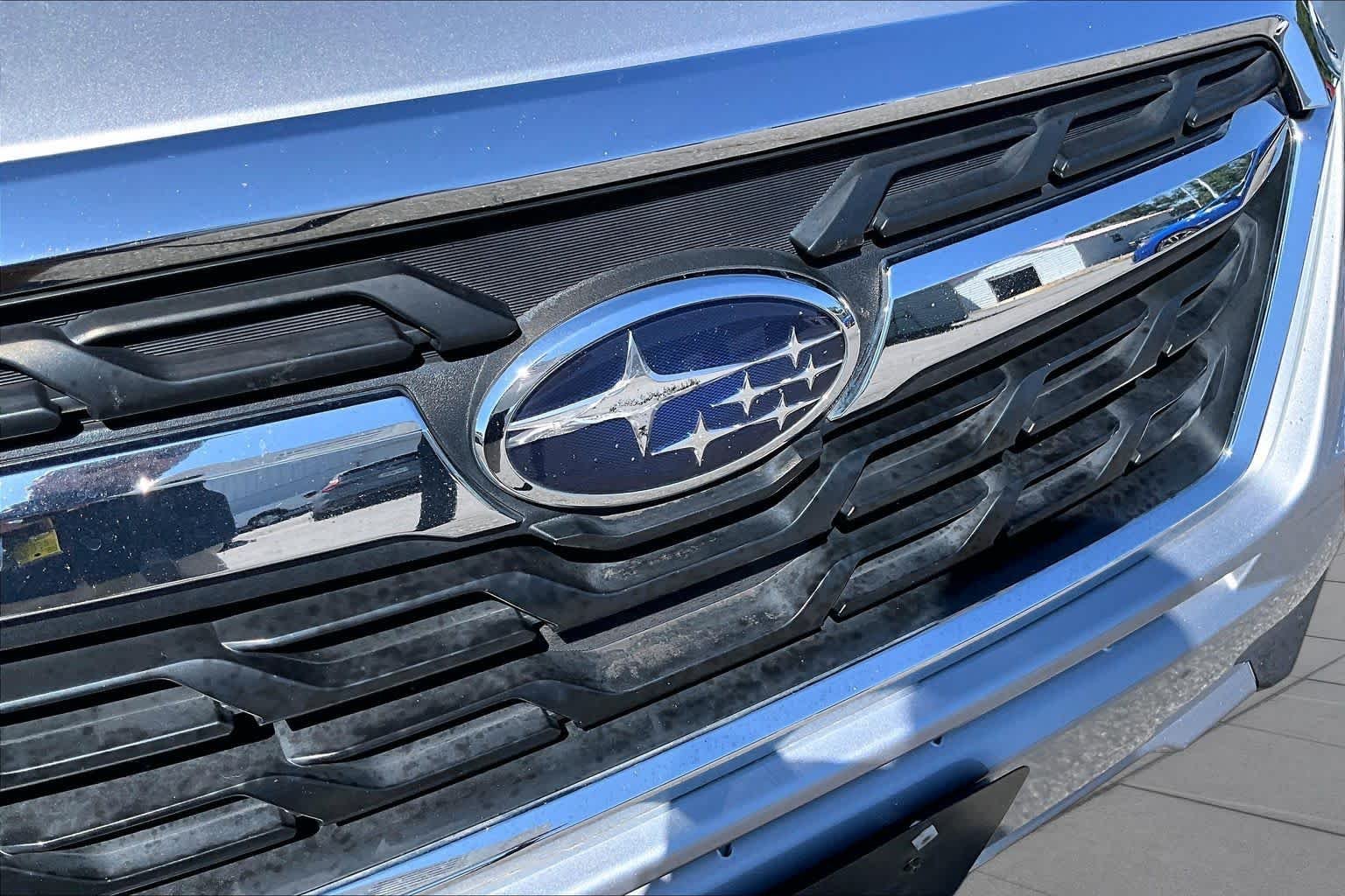 Used 2017 Ice Silver Metallic Subaru Premium image 27