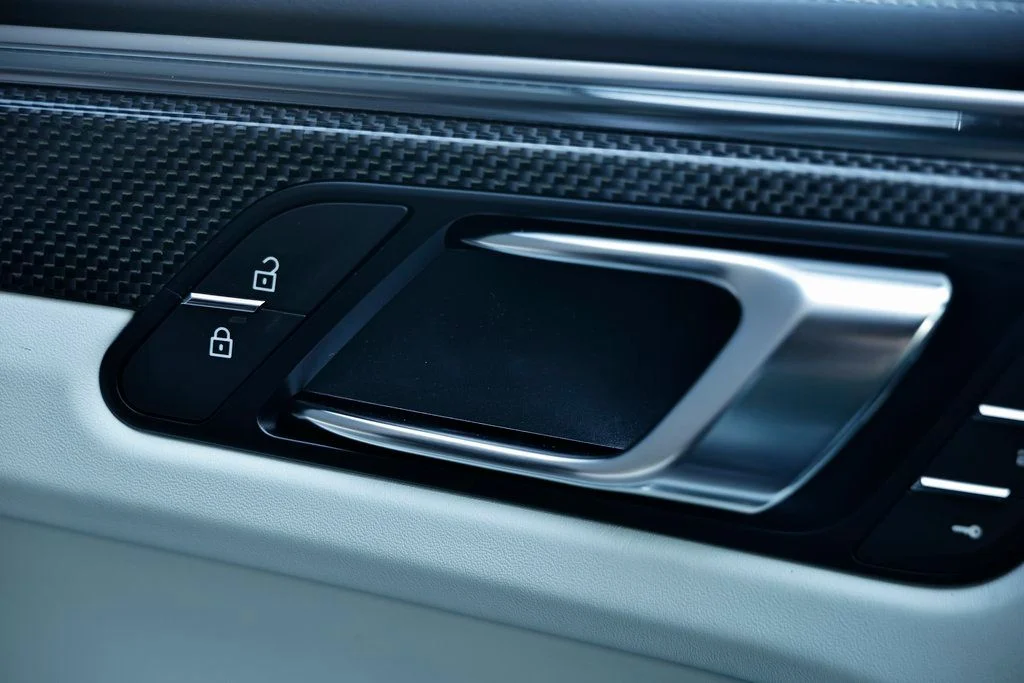 2026 Porsche Macan T - Photo 18