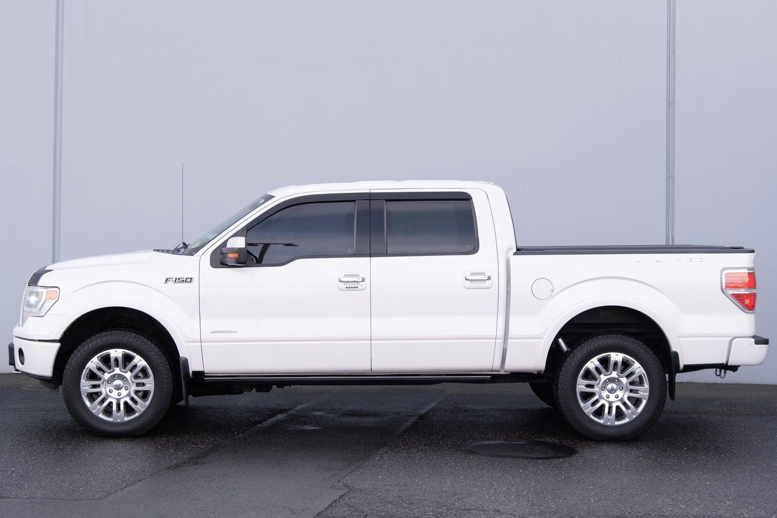 Used 2013  Ford Limited image 27