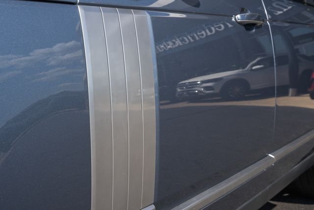 Used 2018 Byron Blue Metallic Land Rover 5.0L V8 Supercharged Autobiography image 17