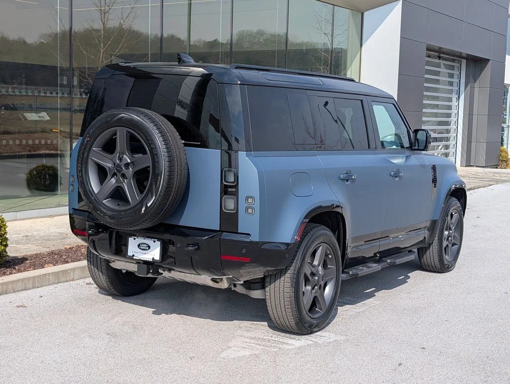 New 2026 Tasman Blue Land Rover X-Dynamic SE image 8