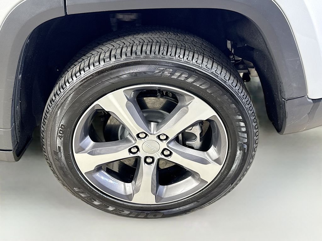 Used 2024 Silver Zynith Jeep 4xe image 33