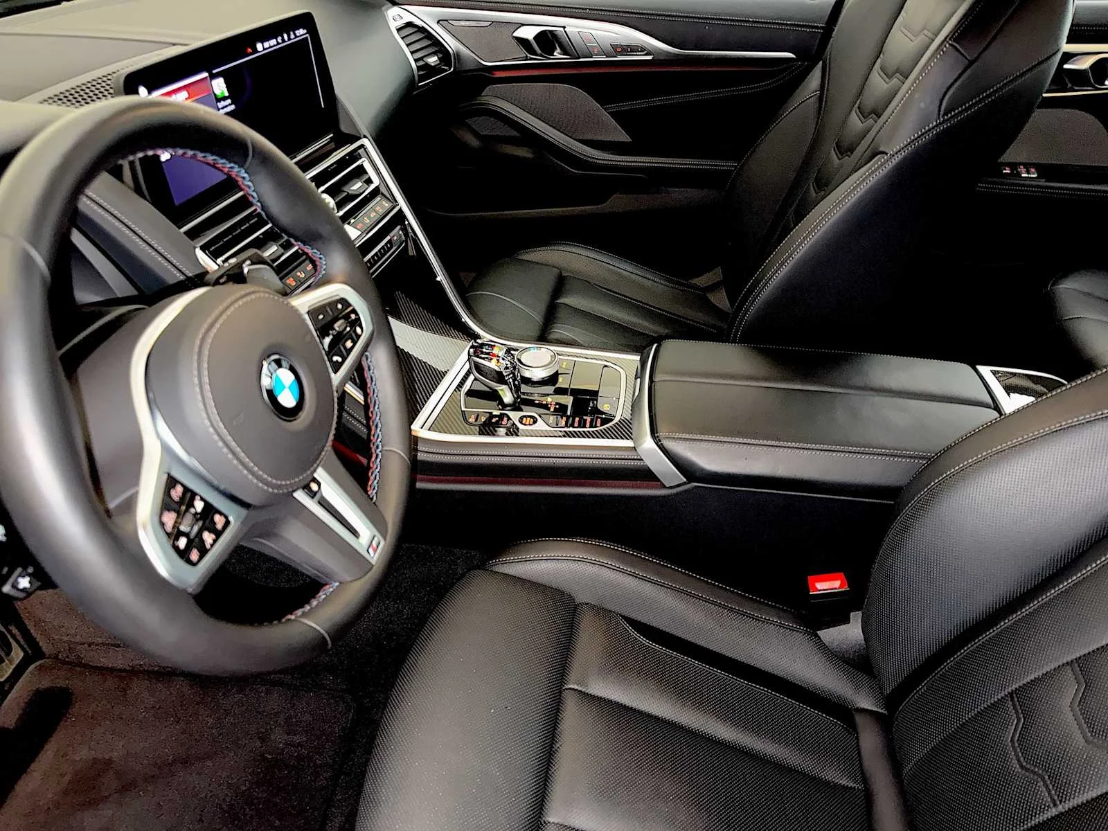2026 BMW 8 Series M850i - Photo 19