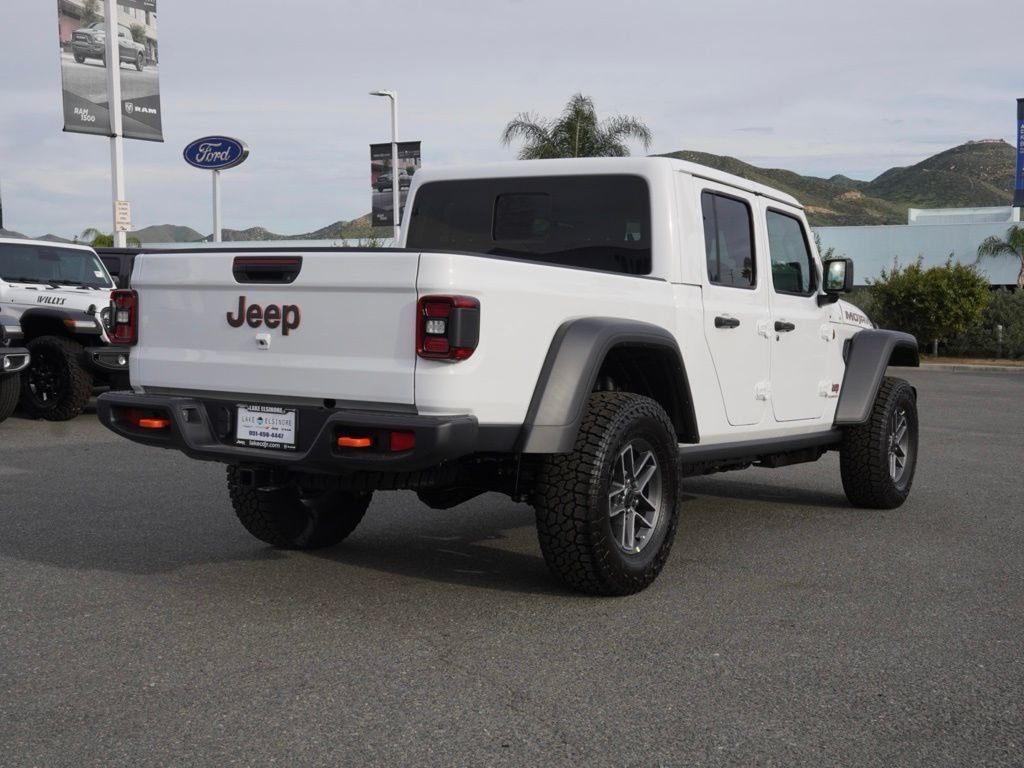 New 2026 Bright White Clear-Coat Exterior Paint Jeep Mojave image 3