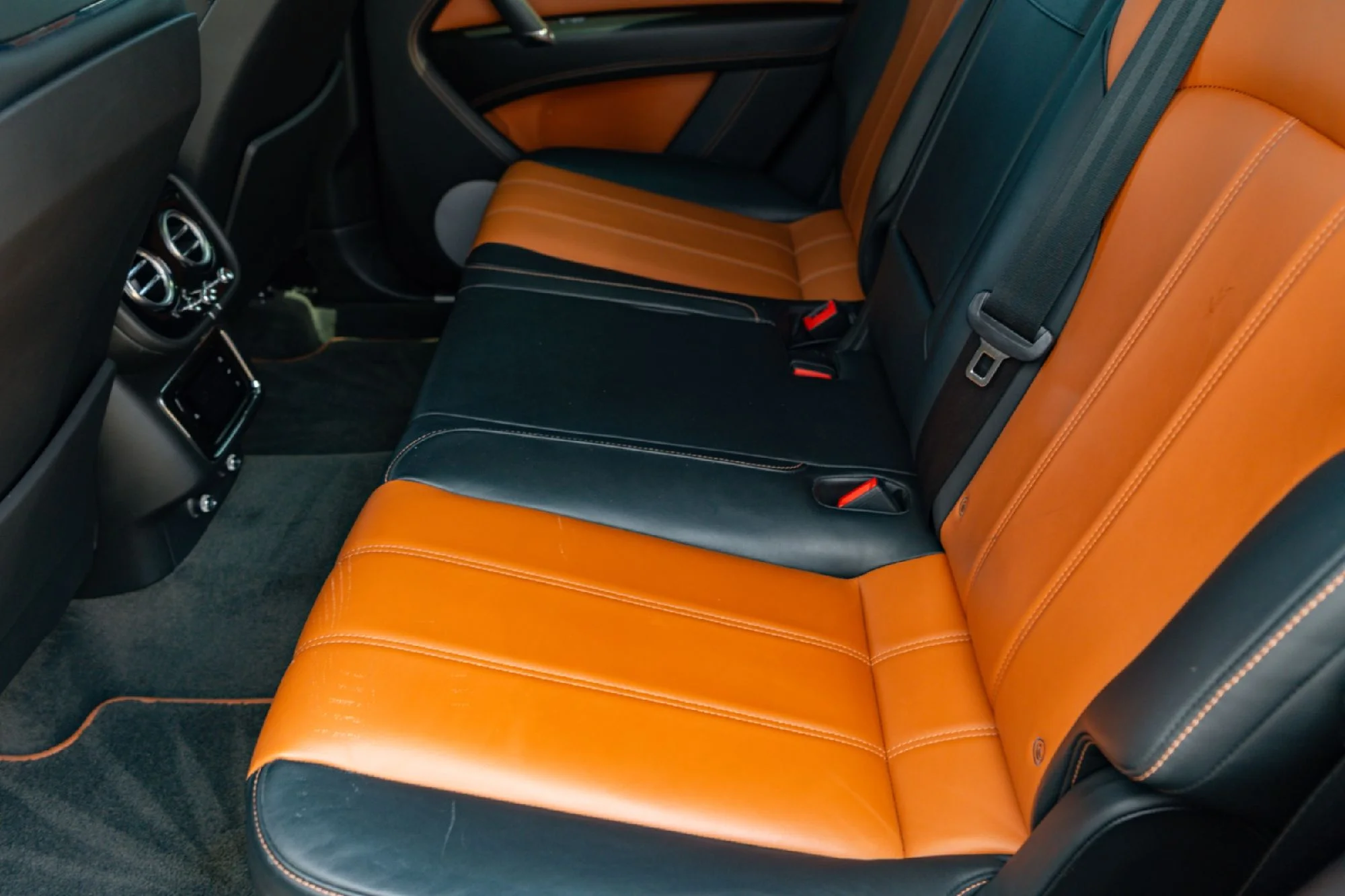 Used 2019 Black Bentley V8 image 27