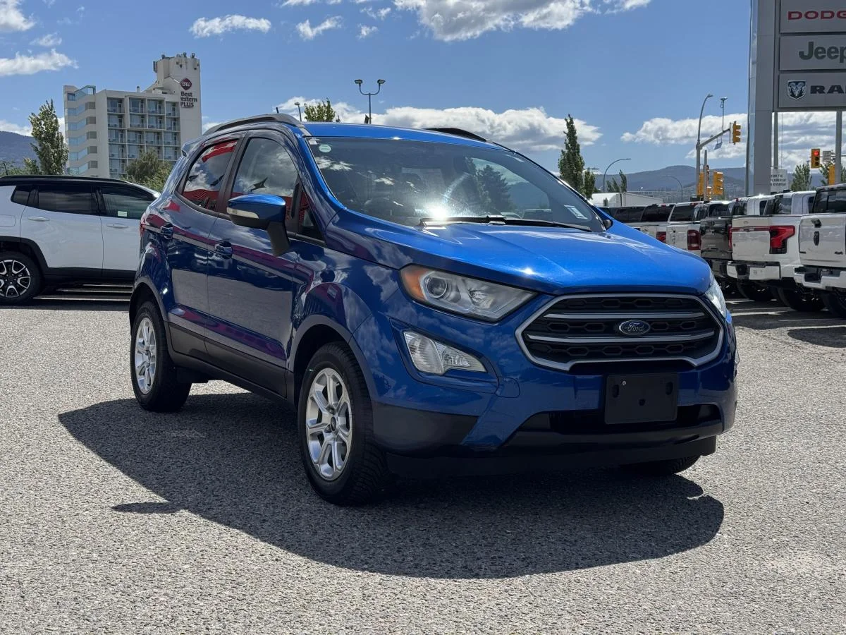 Used 2018 Blue Ford SE image 4