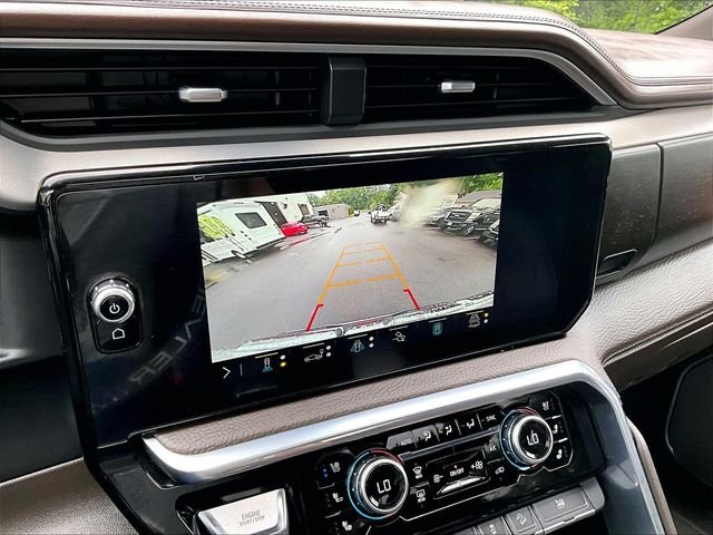 Used 2023 White GMC Denali image 27