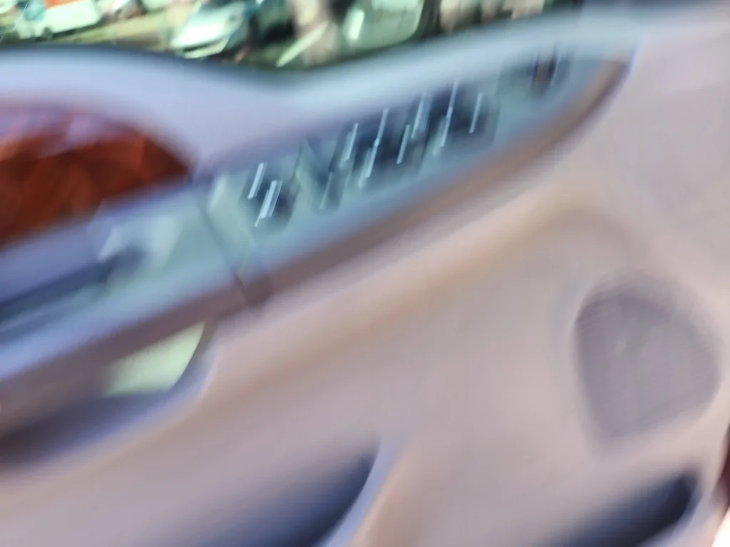 Used 2004 Red Ford  image 16