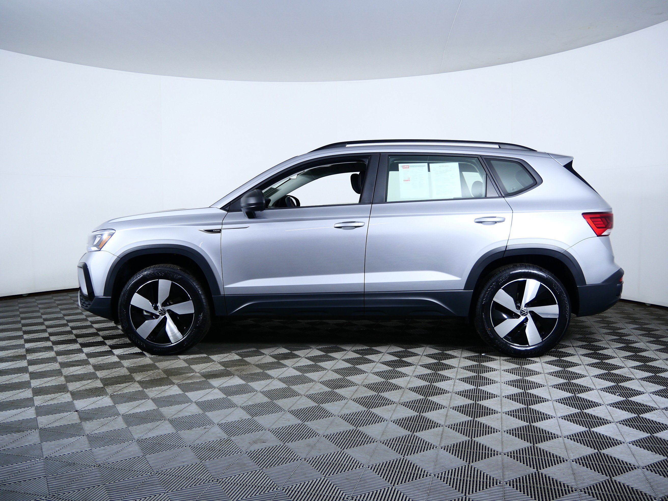 Used 2023 Silver Volkswagen S image 4