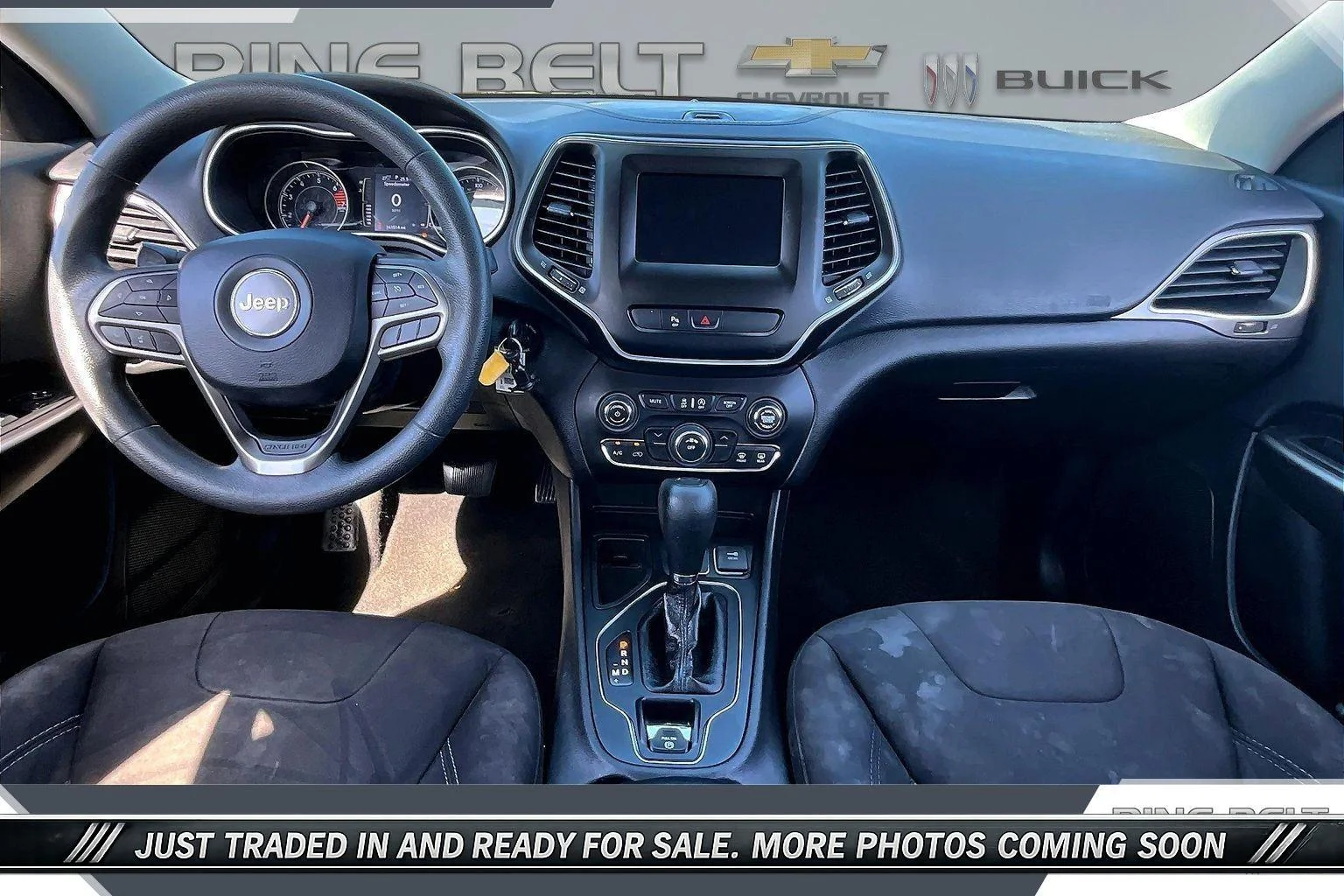 Used 2020 Silver Jeep Latitude FWD image 13
