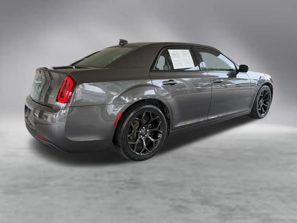 Used 2019 Gray Chrysler Touring image 3