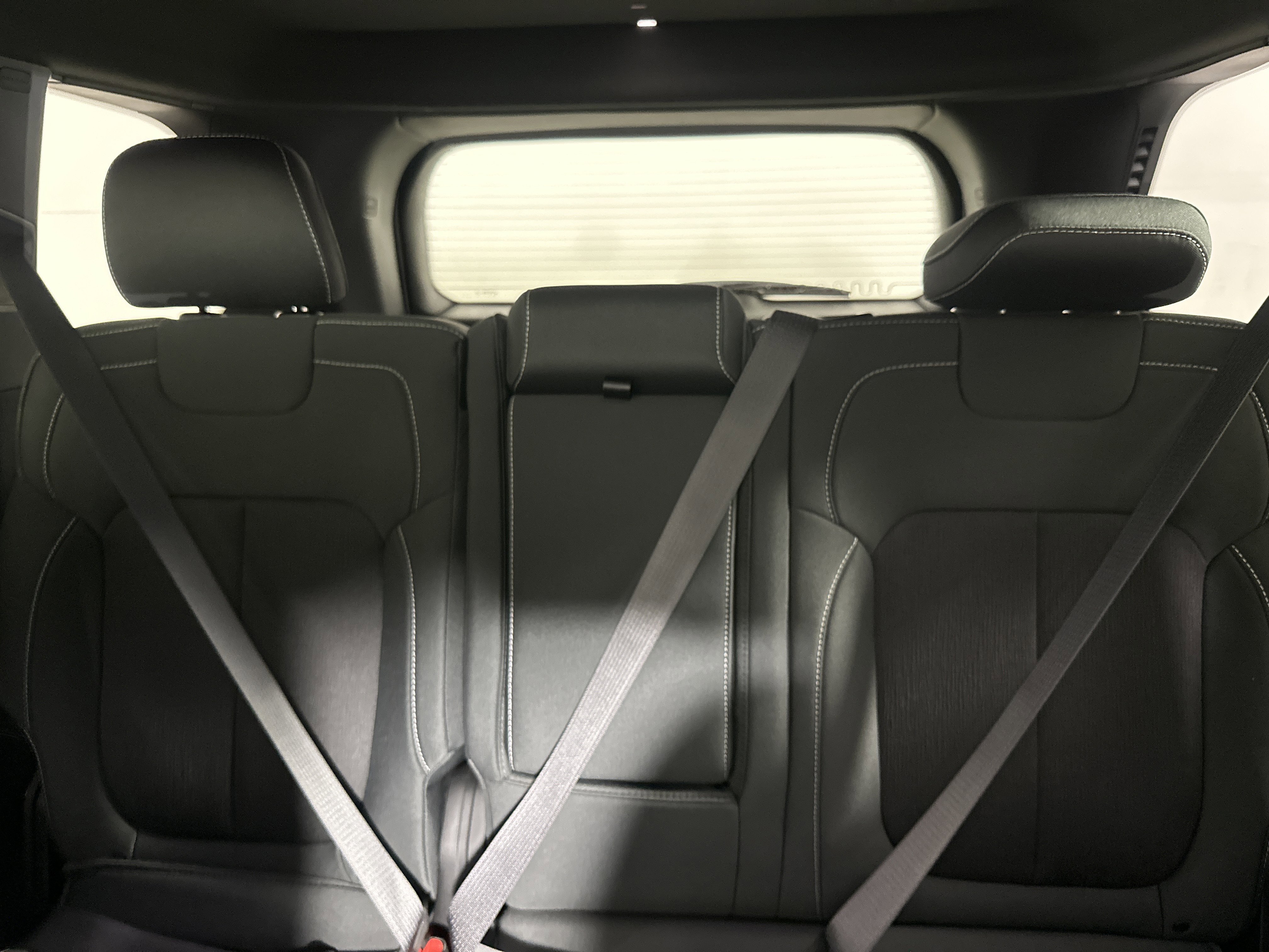 New 2026 Bright White Clear-Coat Exterior Paint Jeep Laredo X image 23