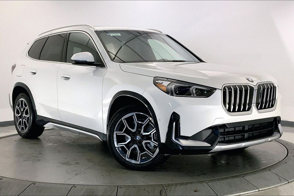 New 2027 Mineral White Metallic BMW xDrive28i image 1