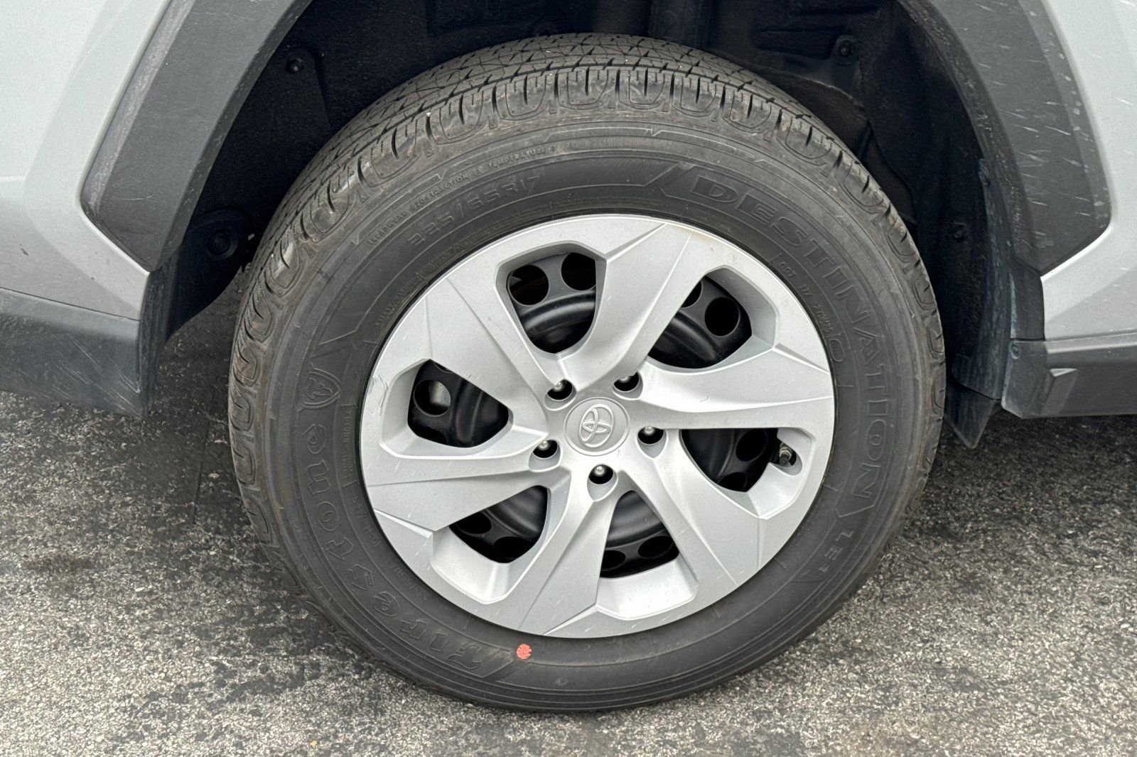 2025 Toyota RAV4 LE photo 4