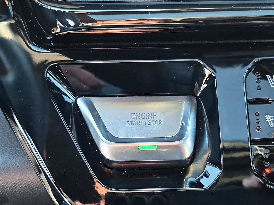 Used 2024 Summit White GMC AT4 image 27