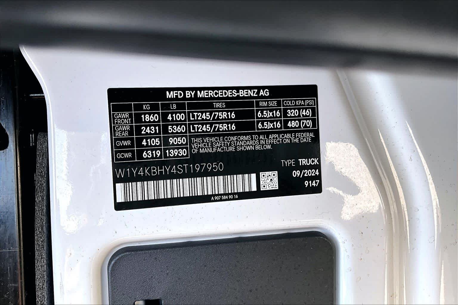 Used 2025 Arctic White Mercedes-Benz  image 39