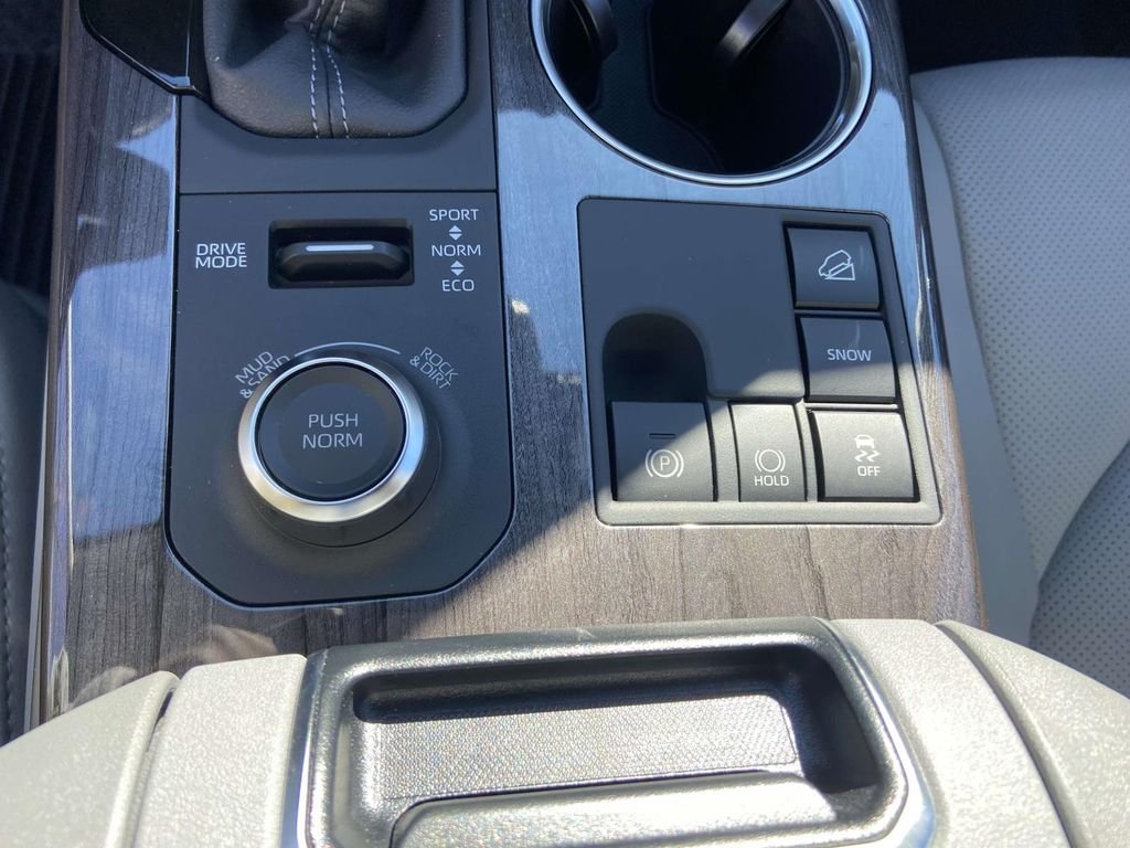 2026 Toyota Highlander Platinum - Photo 27