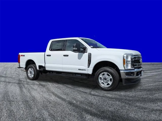 New 2026 Oxford White Ford F-250® XLT image 3