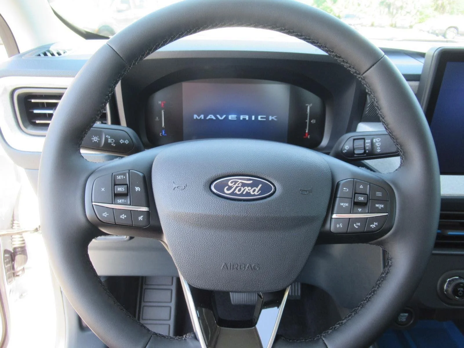 New 2026 Oxford White Ford XLT image 22