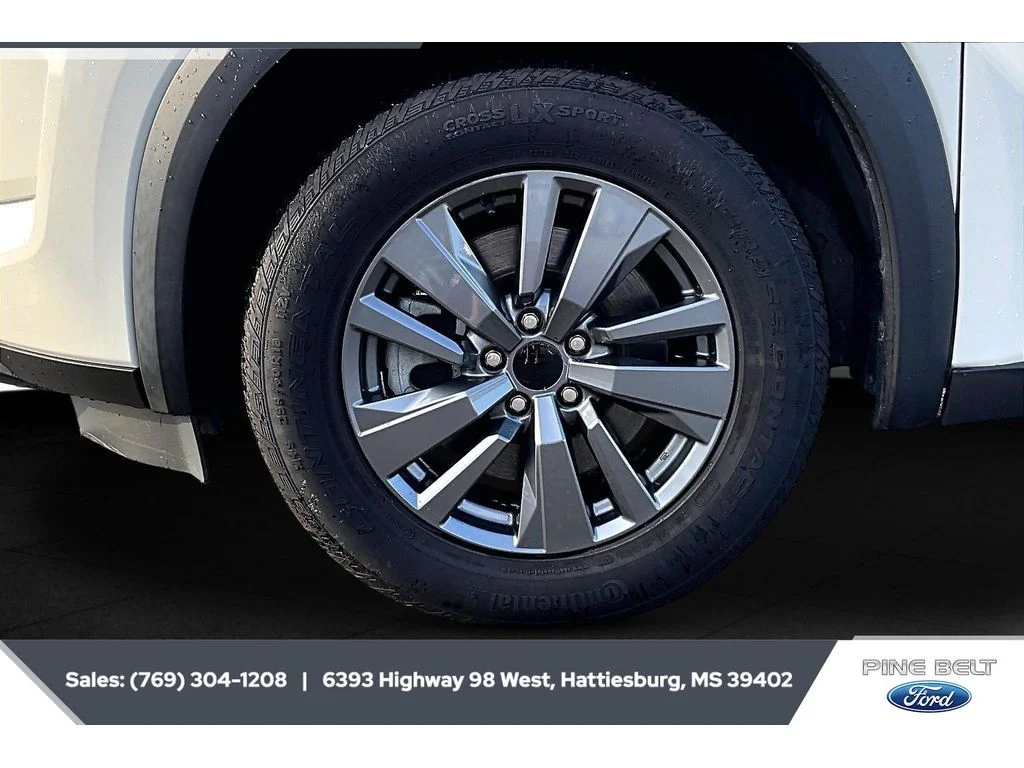 Used 2022 Glacier White Nissan SV image 7