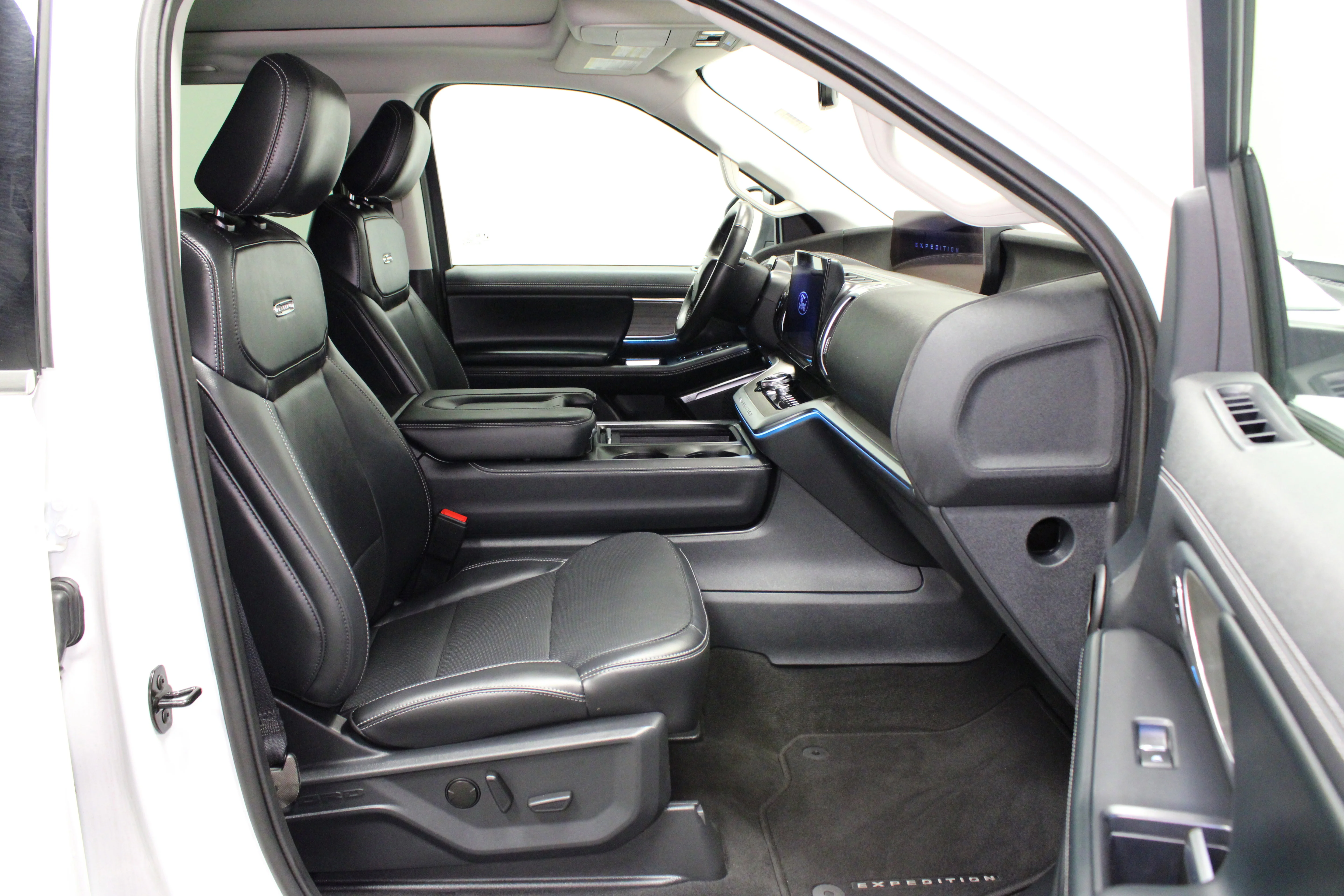 Used 2025 Oxford White Ford Platinum image 18
